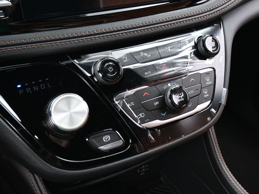 New 2026 Diamond Black Crystal Pearlcoat Chrysler Pinnacle image 25