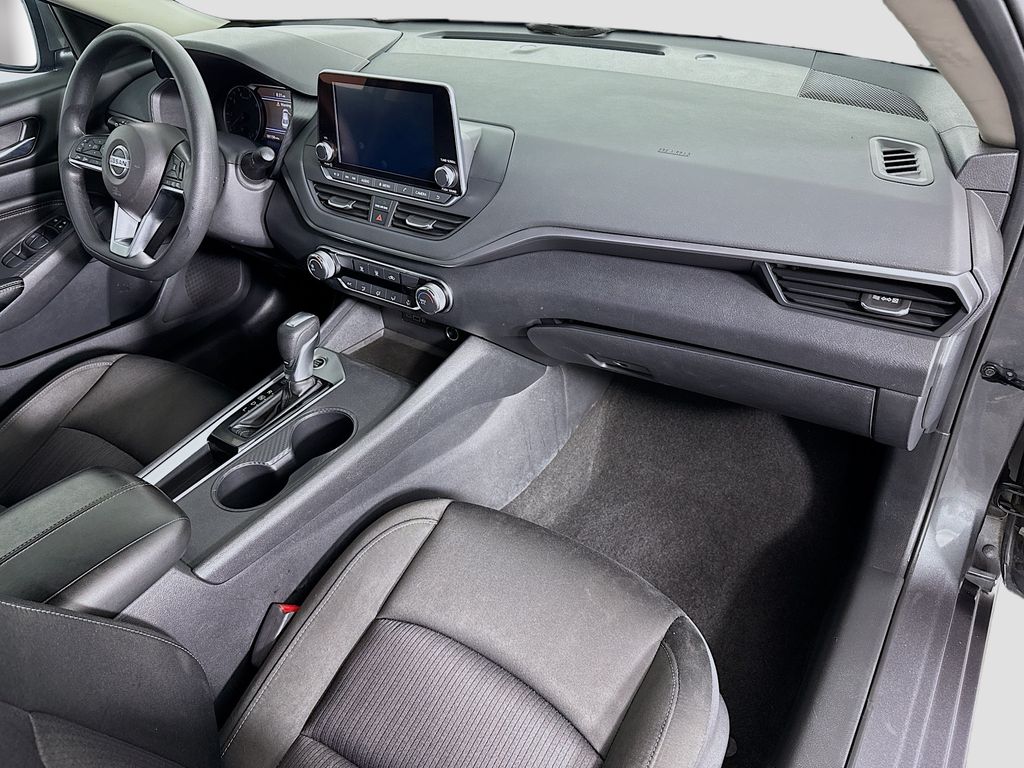 Thumbnail: 2019 Nissan Altima - 17