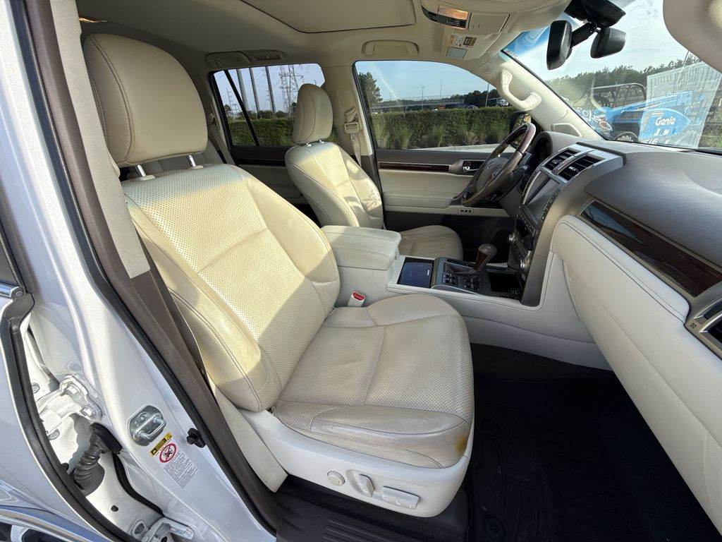 Thumbnail: 2017 Lexus GX - 16