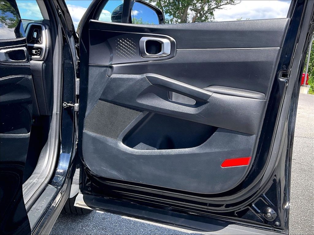 2023 Kia Sorento — photo 11