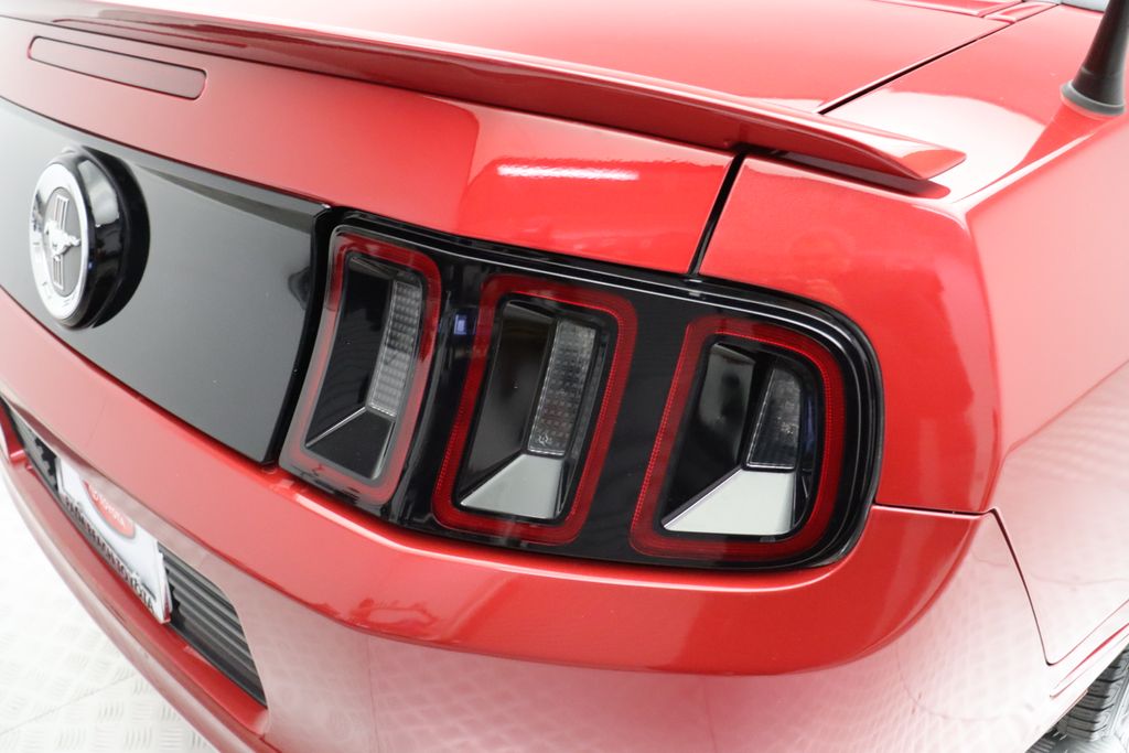 2013 Ford Mustang Premium 9