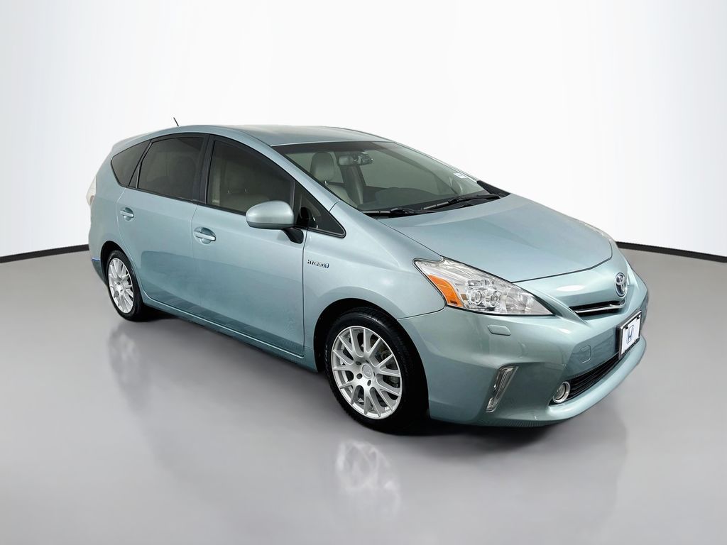 Thumbnail: 2014 Toyota Prius v - 3