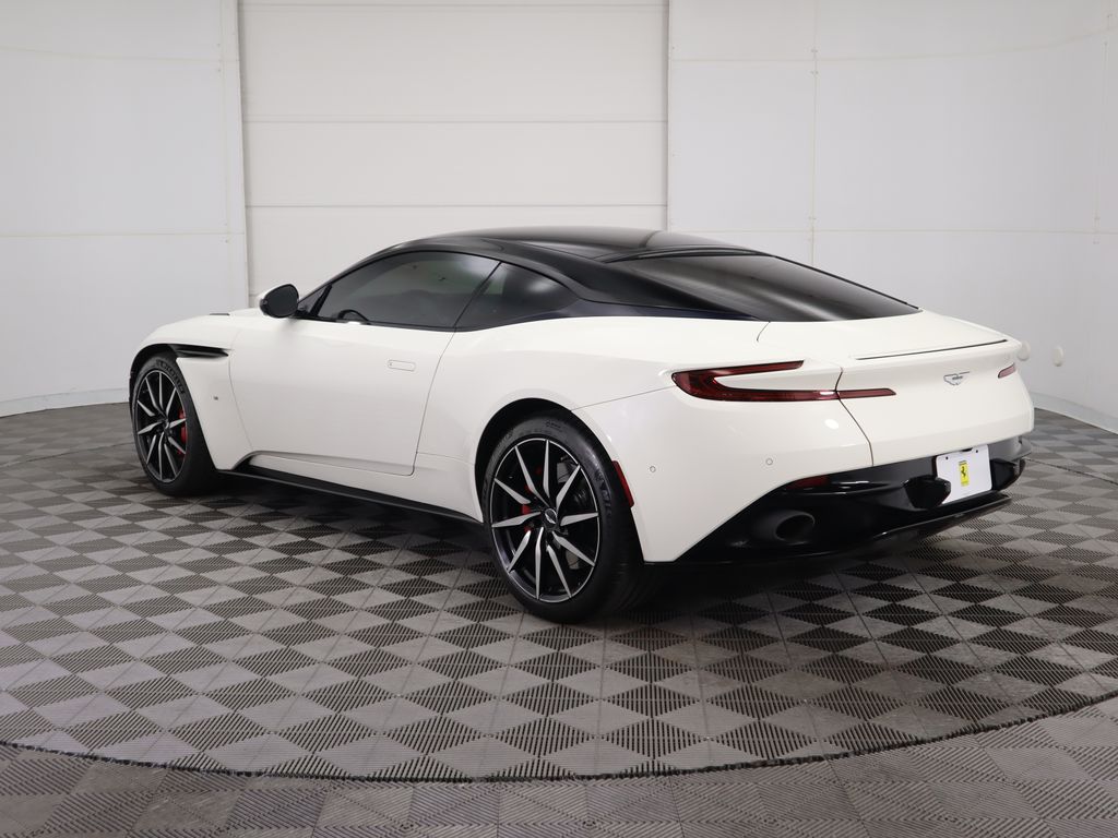 2017 Aston Martin DB11  7