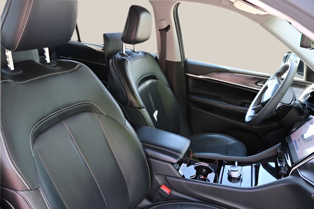 Used Car 2023 Jeep Grand Cherokee L  Limited For Sale Under $35,000 In Austin, Texas