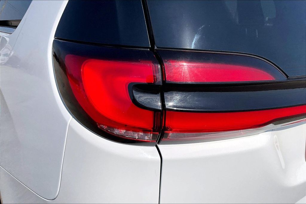 Used 2023 Chrysler Pacifica Limited 4D Passenger Van