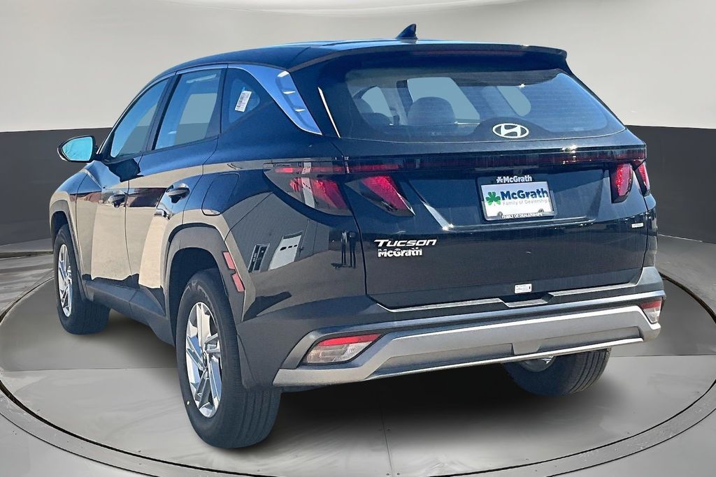 New 2026 Black Hyundai SE image 3