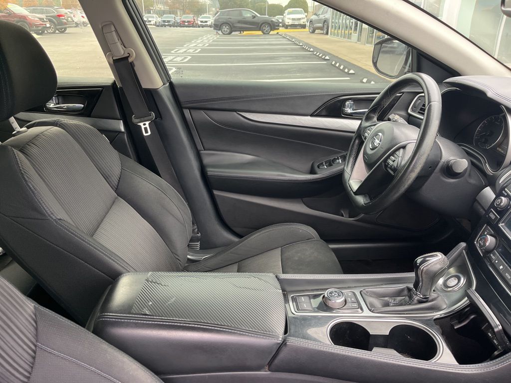 Thumbnail: 2017 Nissan Maxima - 4