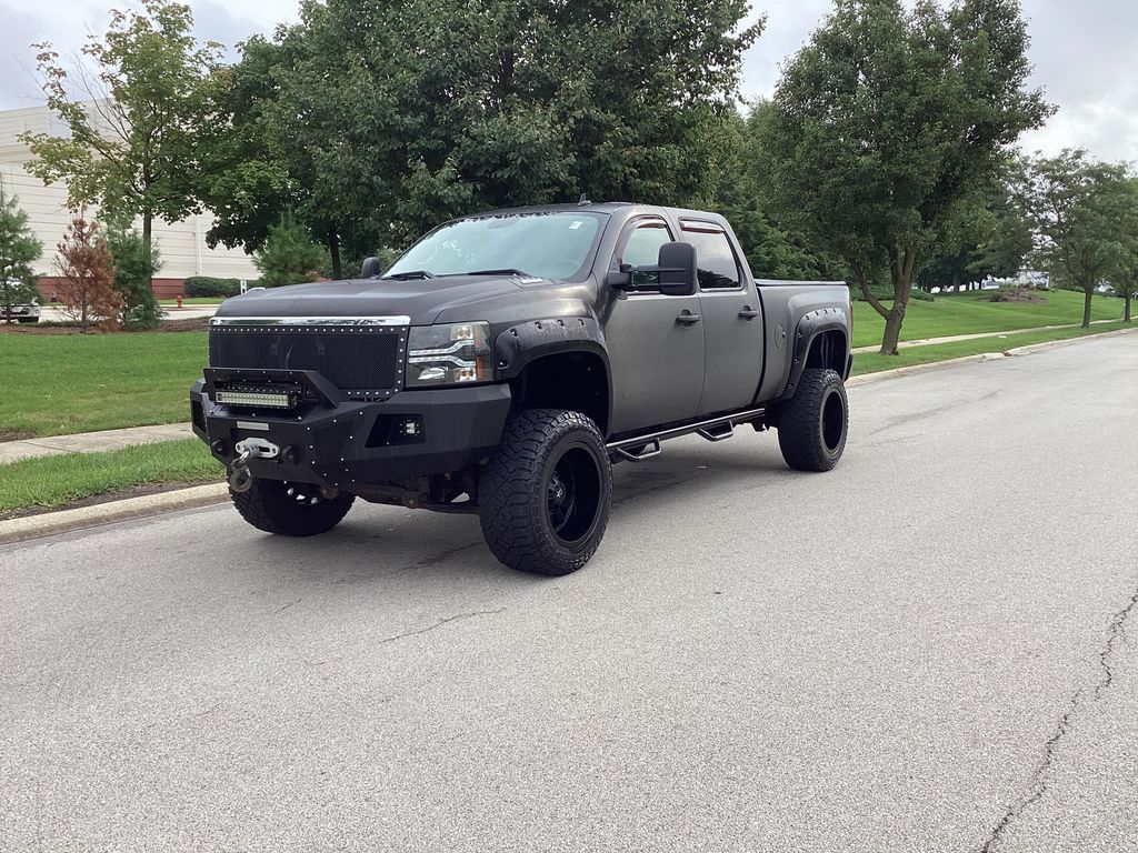 Gray 2011 Chevrolet Silverado 2500HD Pickup Truck Four-Wheel Drive 6-Speed Automatic Overdrive