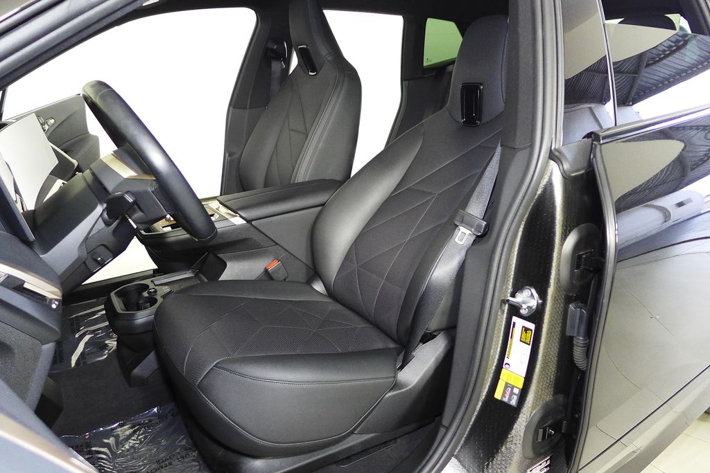 Thumbnail: 2023 BMW iX - 21