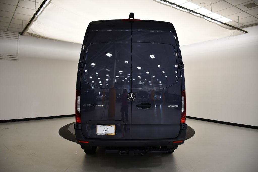 Thumbnail: 2025 Mercedes-Benz Sprinter - 7