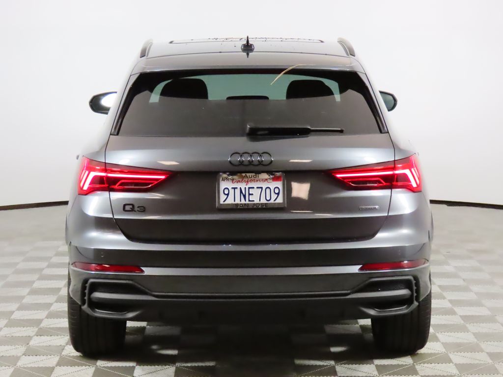 Thumbnail: 2025 Audi Q3 - 4