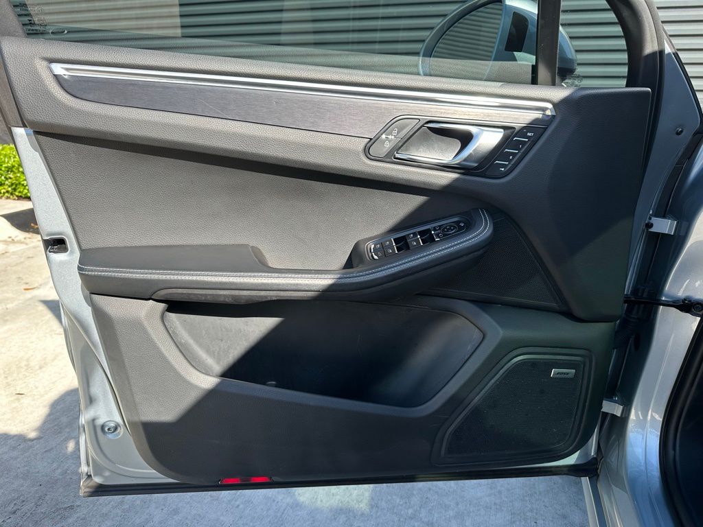 Thumbnail: 2023 Porsche Macan - 20