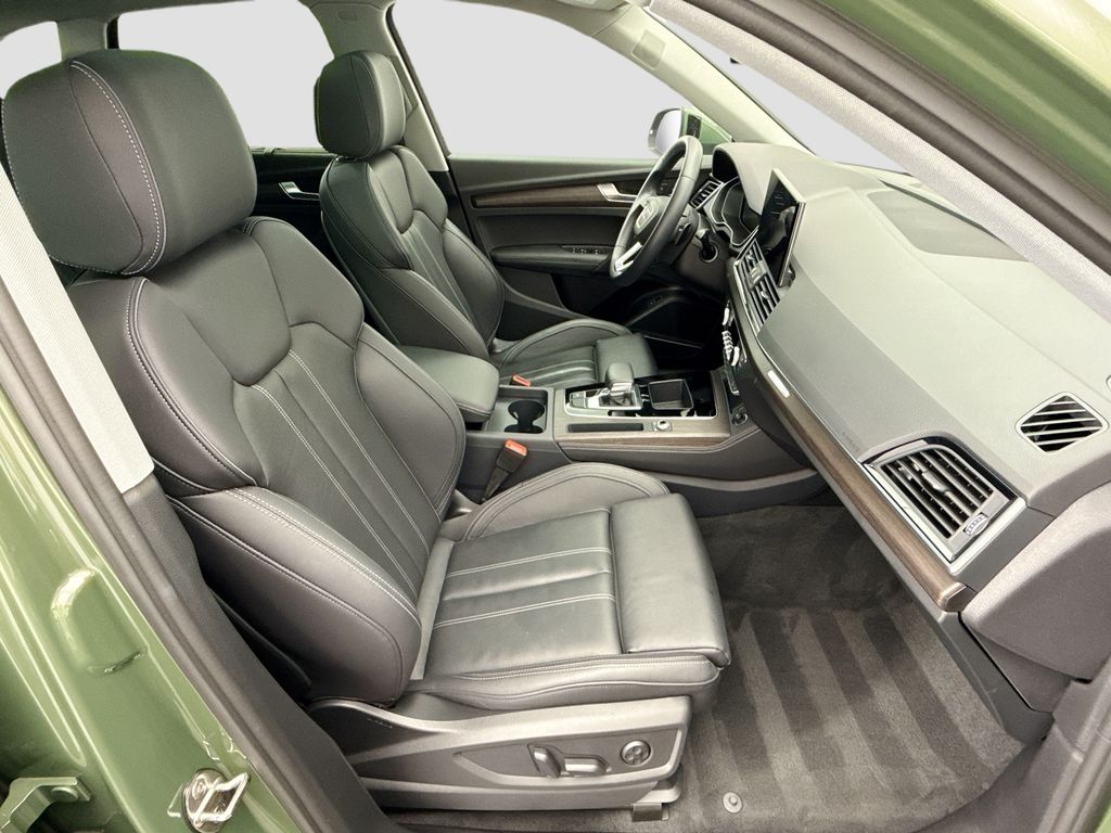 Thumbnail: 2025 Audi Q5 - 19