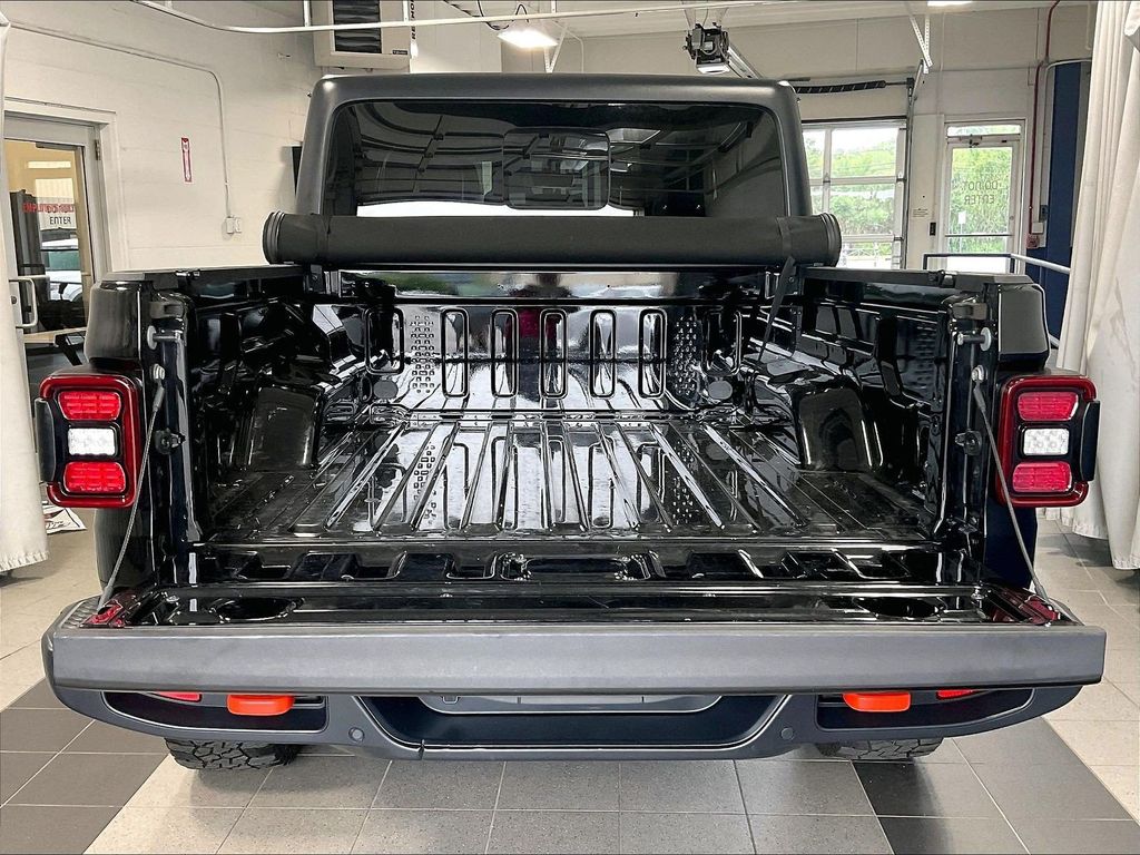 2021 Jeep Gladiator — photo 30