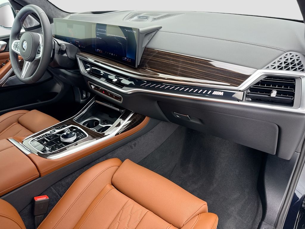 Thumbnail: 2027 BMW X7 - 16