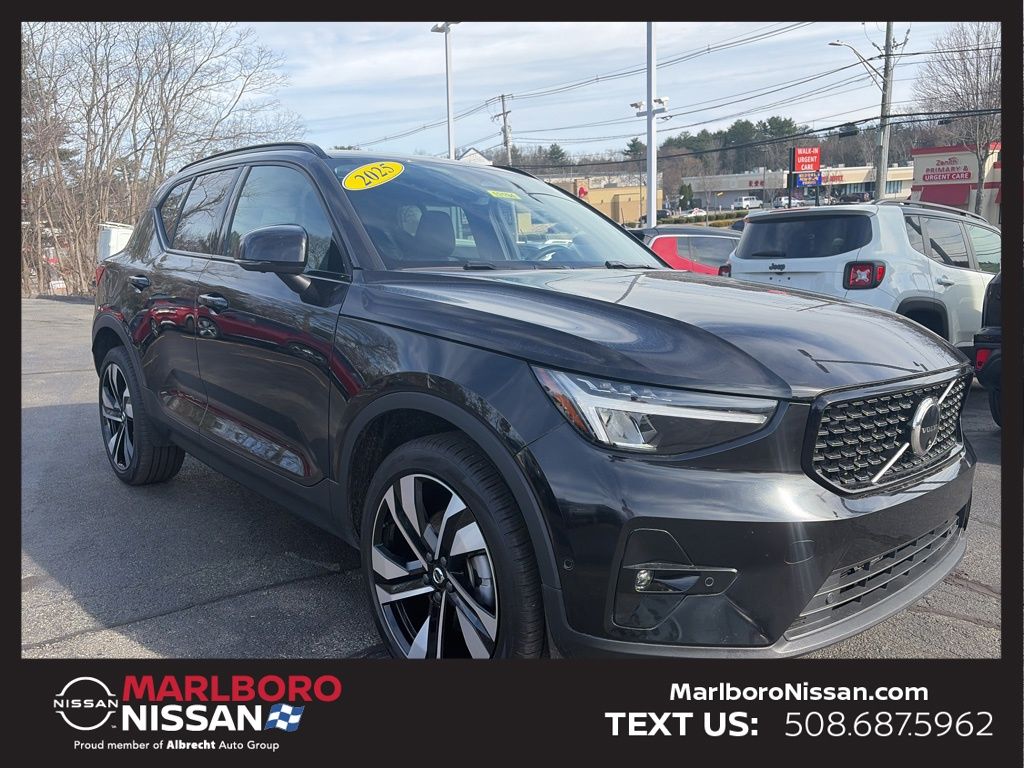 2025 Volvo XC40 B5 Plus Dark Theme AWD