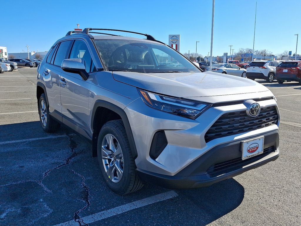 2025 Toyota RAV4 XLE 2