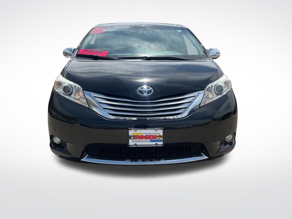 2014 Toyota Sienna XLE 7-Passenger Auto Access Se photo