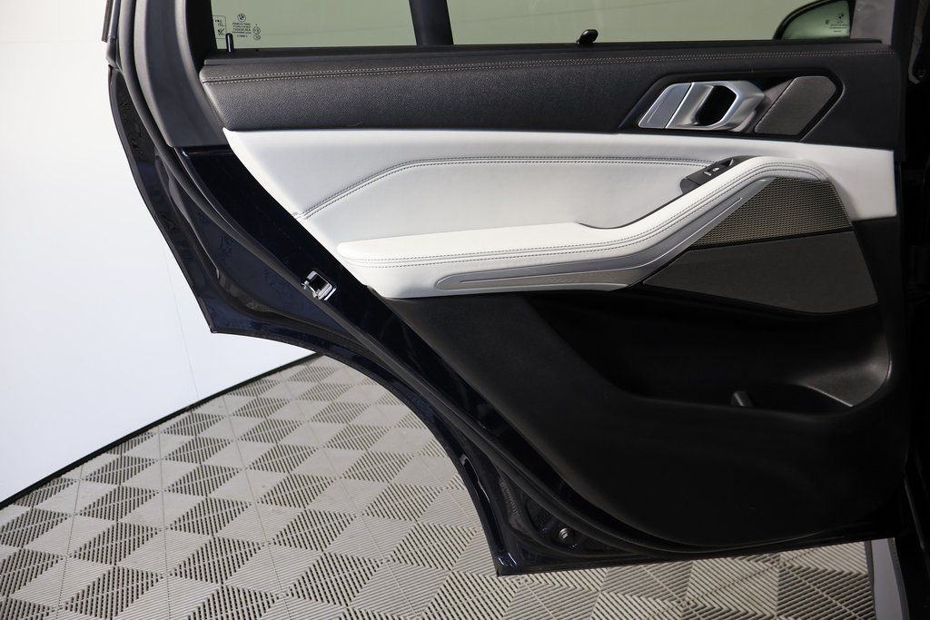 Thumbnail: 2023 BMW X5 - 13