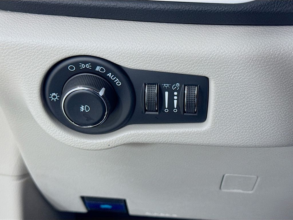 Used Car 2024 Chrysler Pacifica  Touring L For Sale Under $30,000 In Austin, Texas