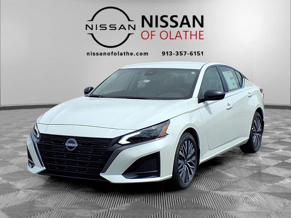 Pearl White Tricoat 2026 Nissan Altima Sedan Front-Wheel Drive Continuously Variable Transmission