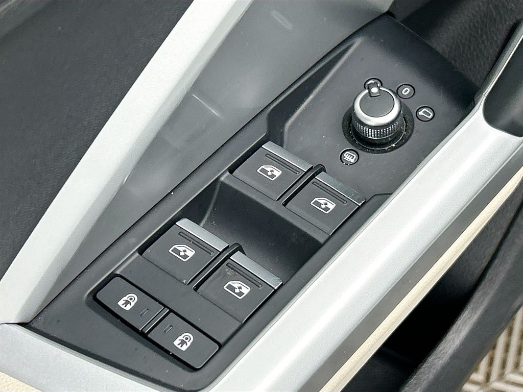 Thumbnail: 2020 Audi Q3 - 23