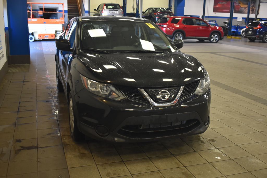 Thumbnail: 2018 Nissan Rogue Sport - 3