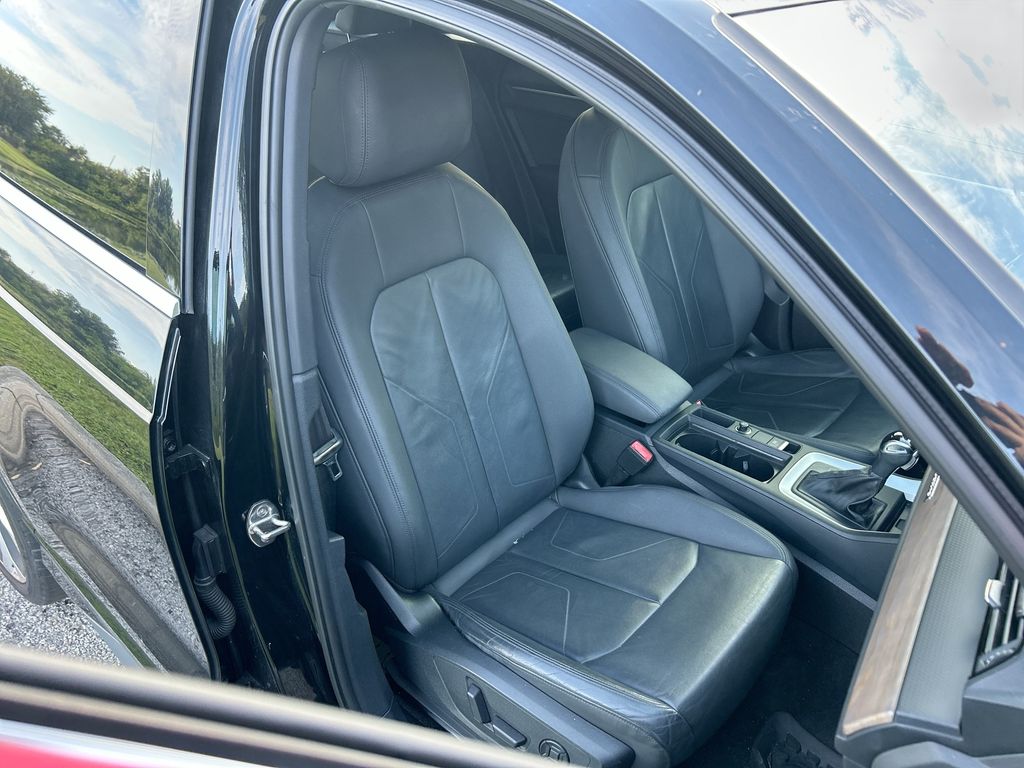 Thumbnail: 2020 Audi Q3 - 32