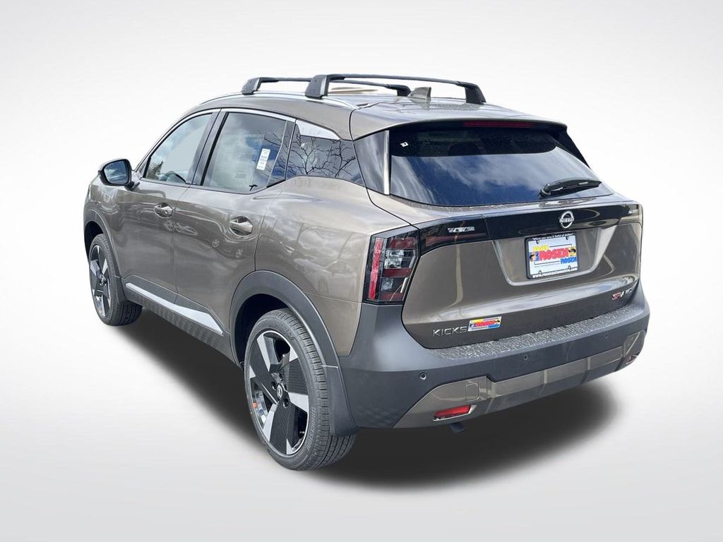 2025 Nissan Kicks SR photo