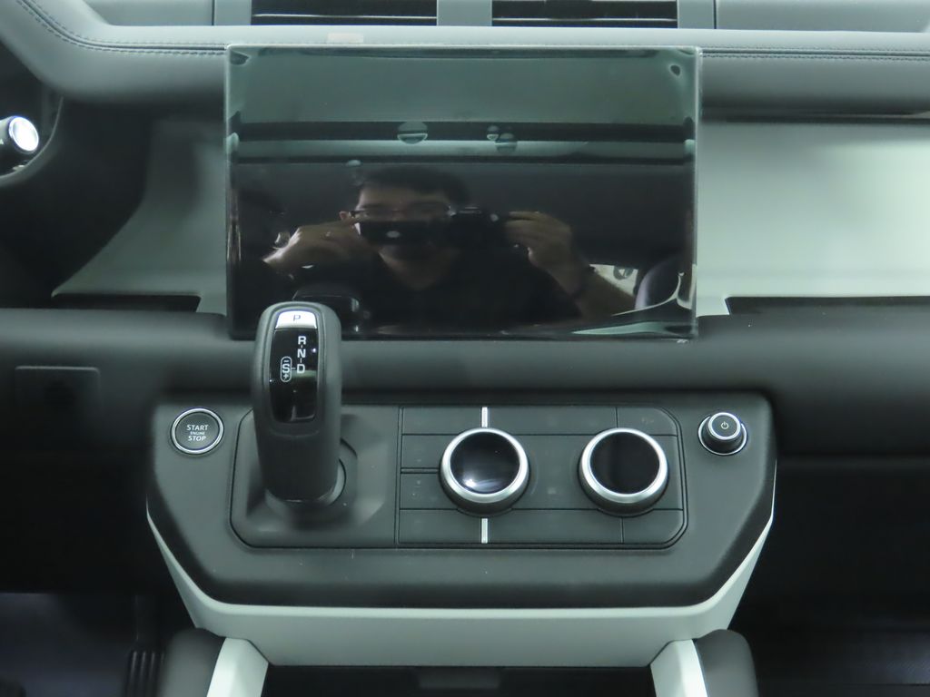 Thumbnail: 2025 Land Rover Defender - 15