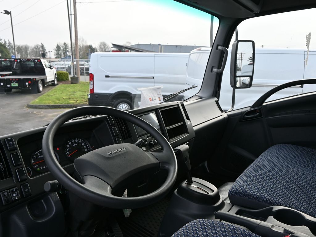 2024 Isuzu NPR HD 