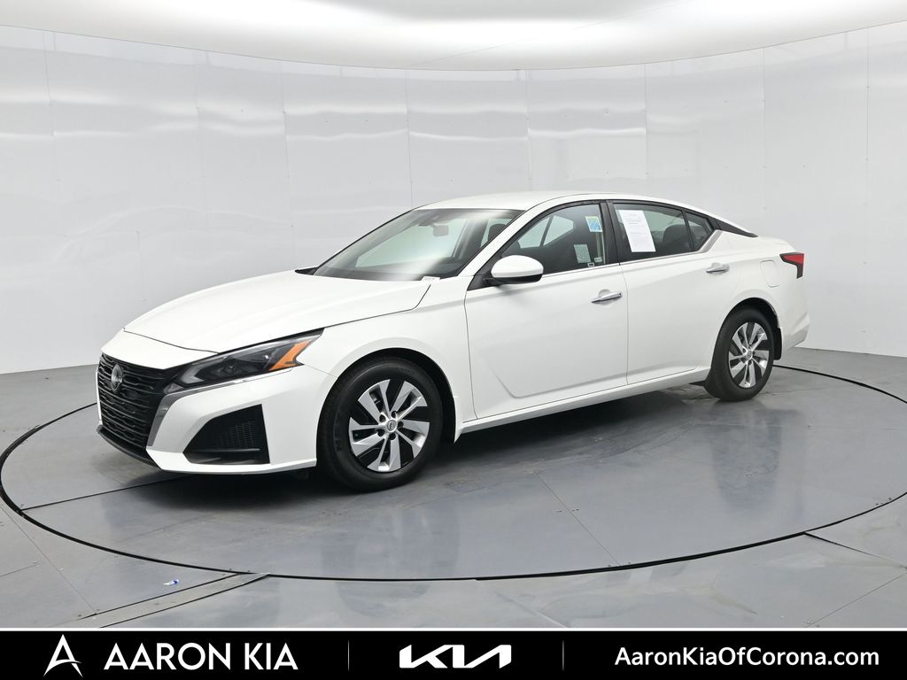 Glacier White 2023 Nissan Altima Sedan Front-Wheel Drive Continuously Variable Transmission