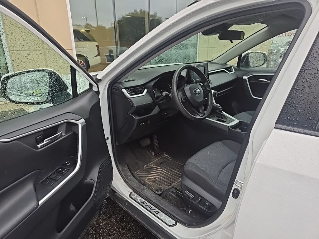 Thumbnail: 2021 Toyota RAV4 - 8