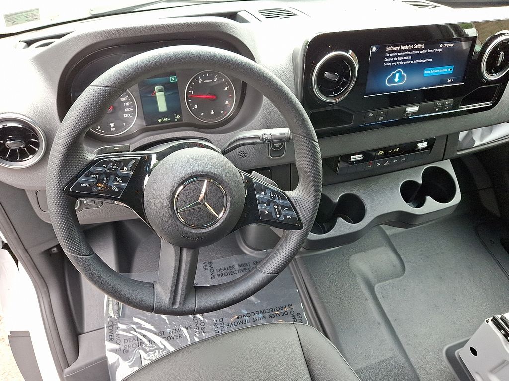 Thumbnail: 2025 Mercedes-Benz Sprinter - 8
