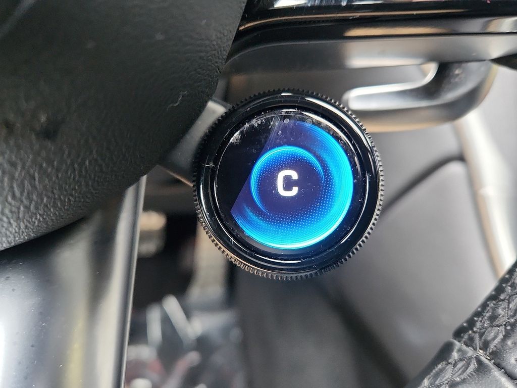 Thumbnail: 2025 Mercedes-Benz GLC - 24