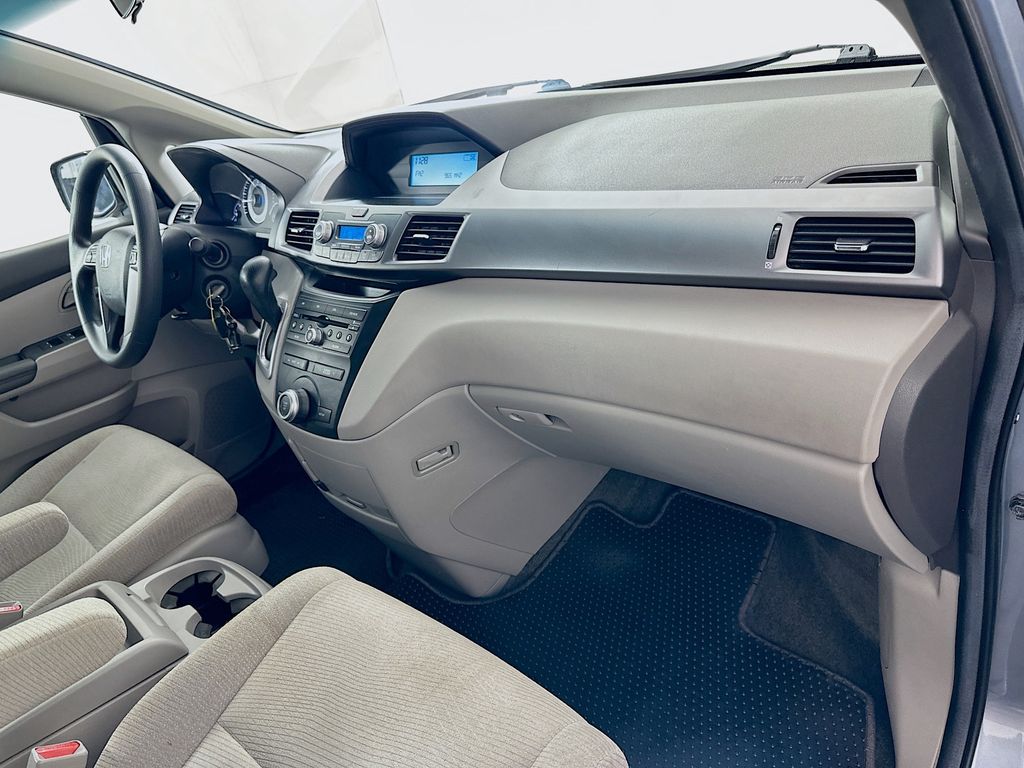 Thumbnail: 2011 Honda Odyssey - 26