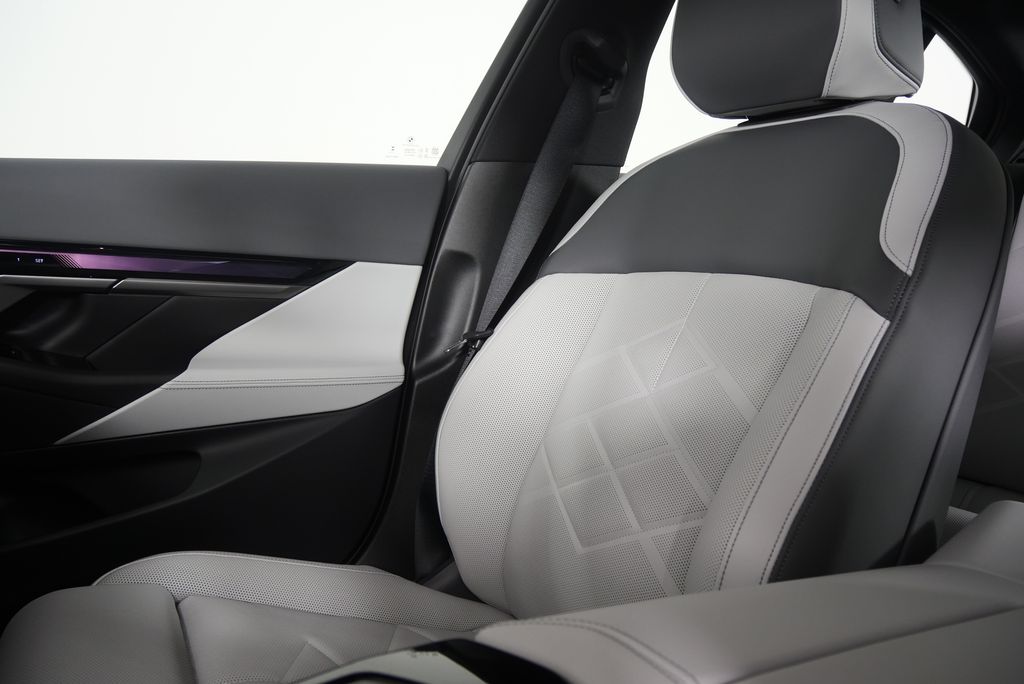 Thumbnail: 2026 BMW i5 - 22