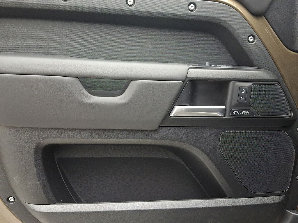 Thumbnail: 2026 Land Rover Defender - 9