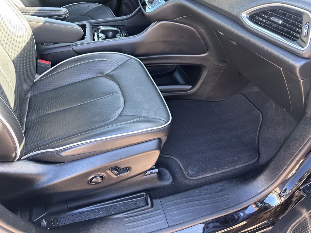 Used Car 2025 Chrysler Pacifica  Limited For Sale Under $40,000 In Austin, Texas