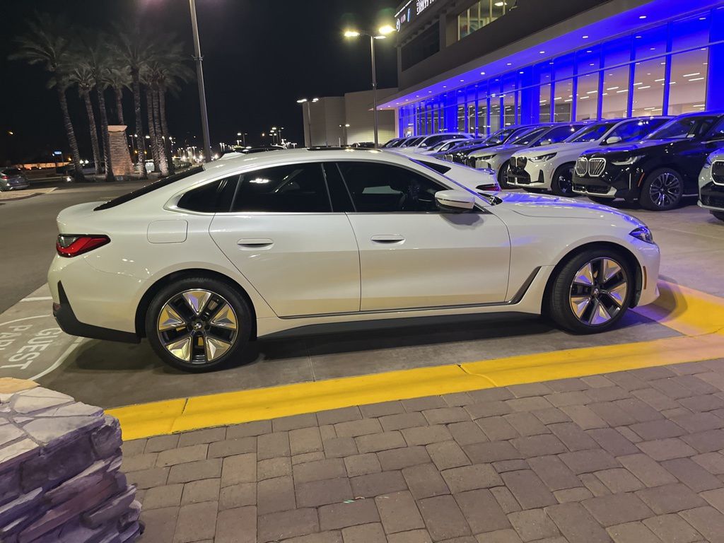 Thumbnail: 2025 BMW i4 - 7