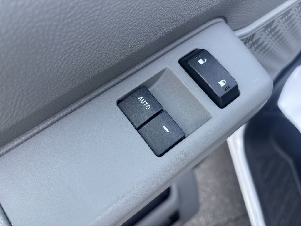 New 2024 Oxford White Ford E-350 SRW image 15