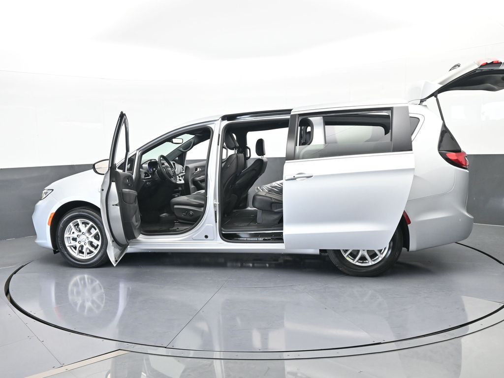 New 2026 Silver Mist Clearcoat Chrysler Select image 71