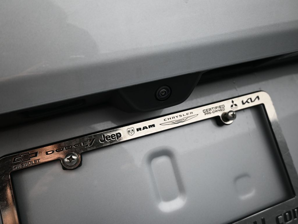 Used 2024 Silver Zynith Jeep Laredo image 39