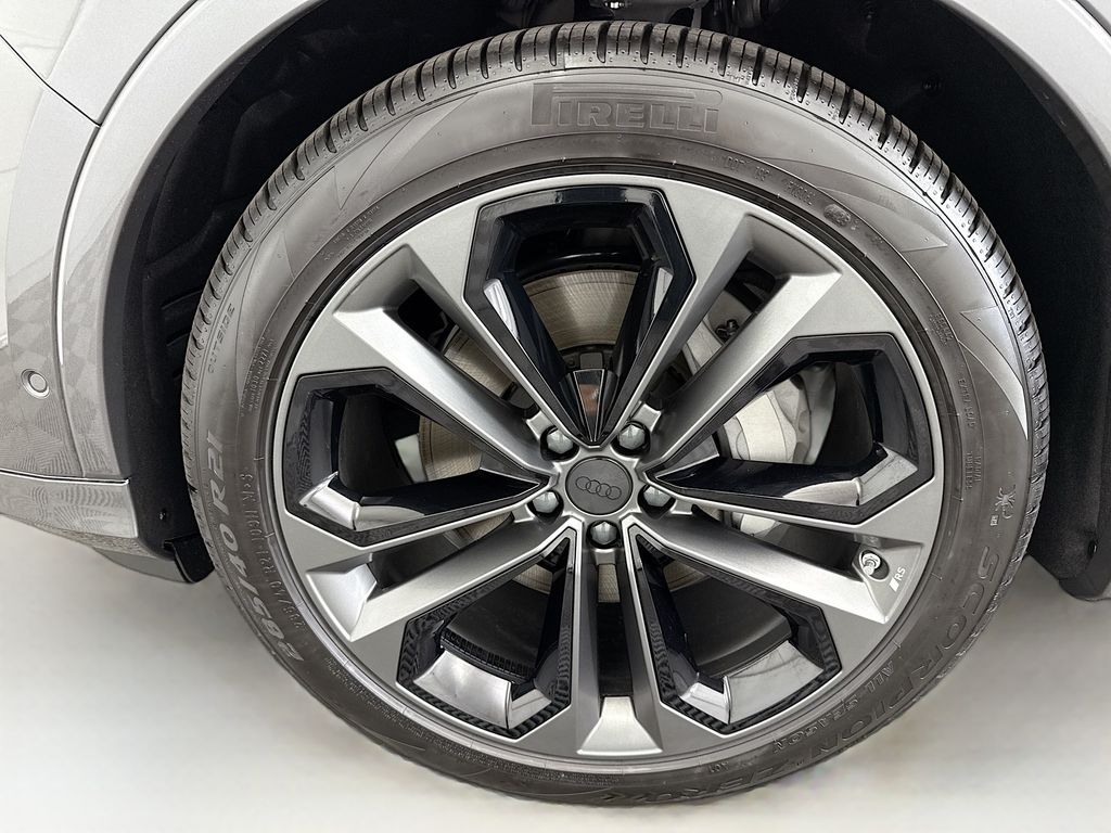 Thumbnail: 2026 Audi Q7 - 31