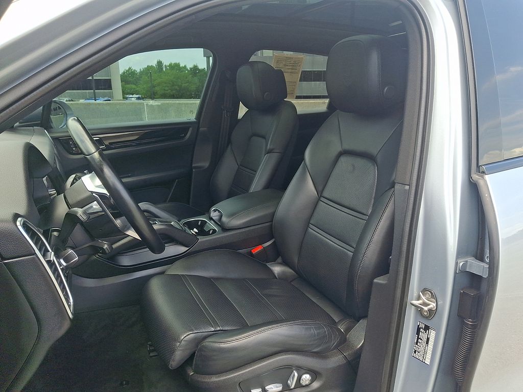 Thumbnail: 2020 Porsche Cayenne - 5