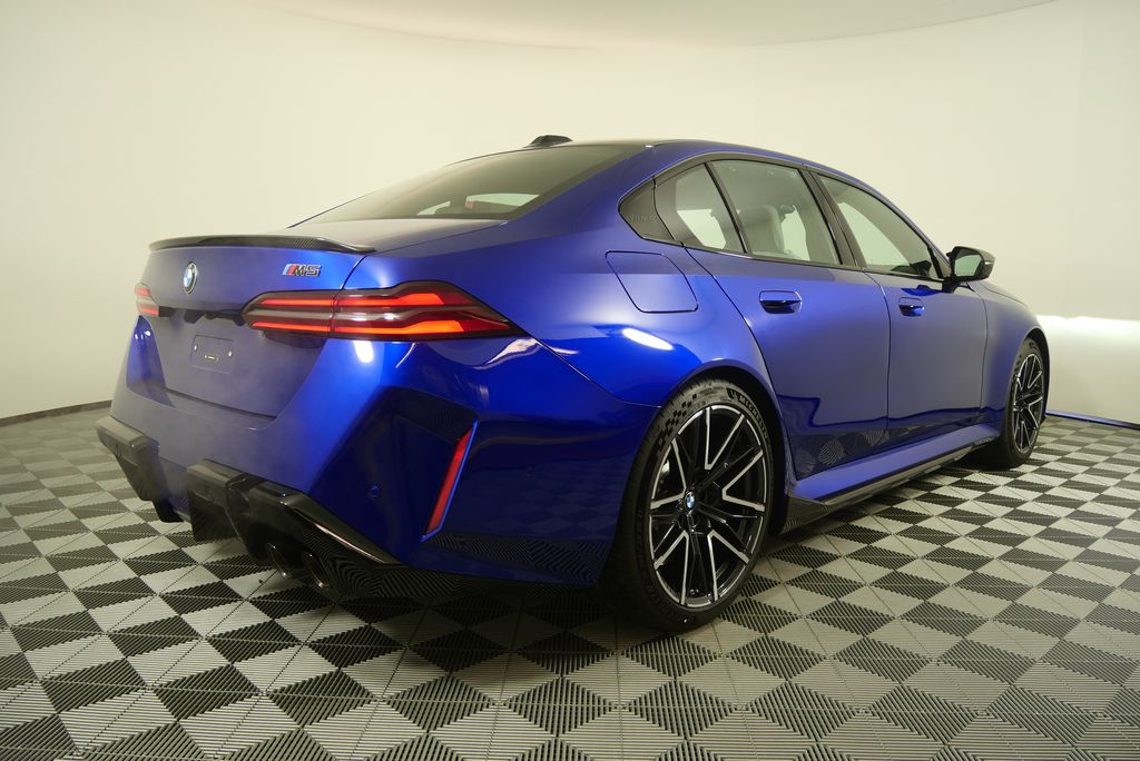 Thumbnail: 2026 BMW M5 - 3