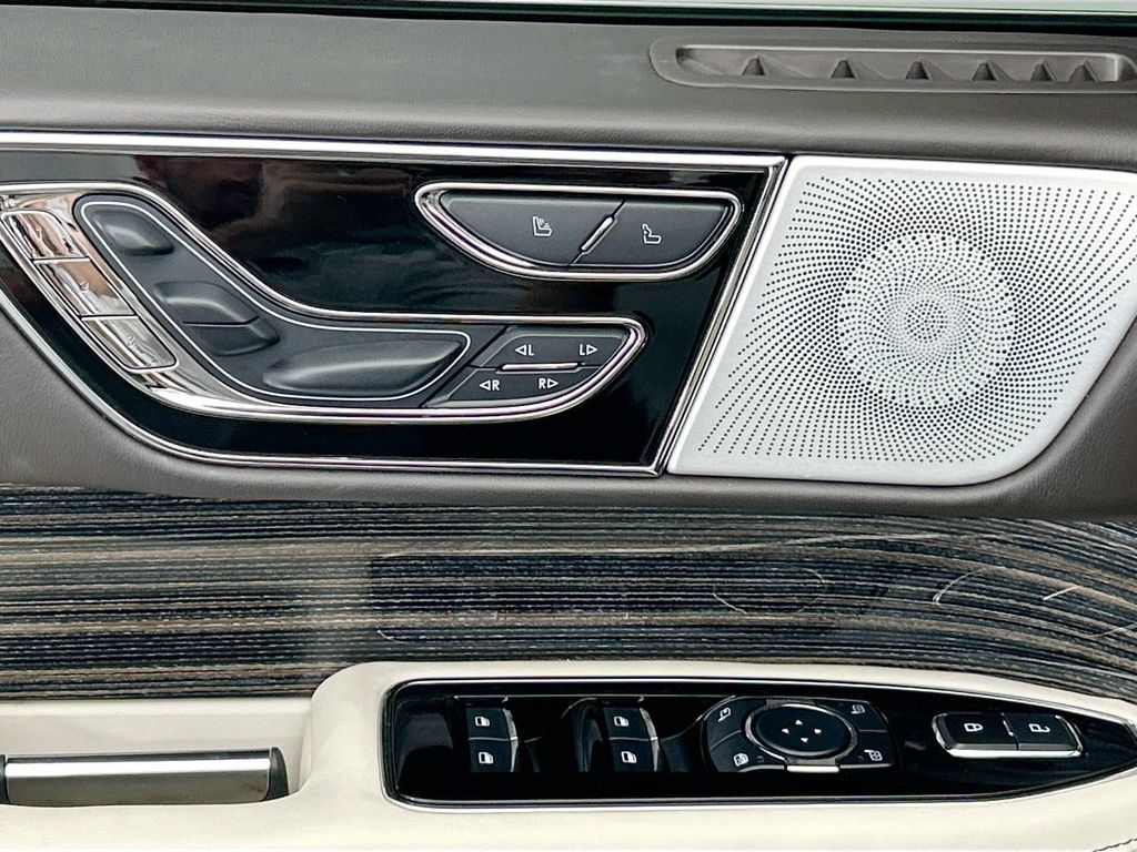 Thumbnail: 2023 Lincoln Navigator L - 25