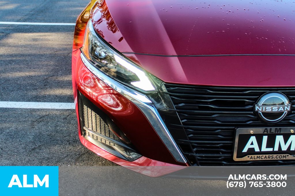 Used 2024 Red Nissan 2.5 SV image 11