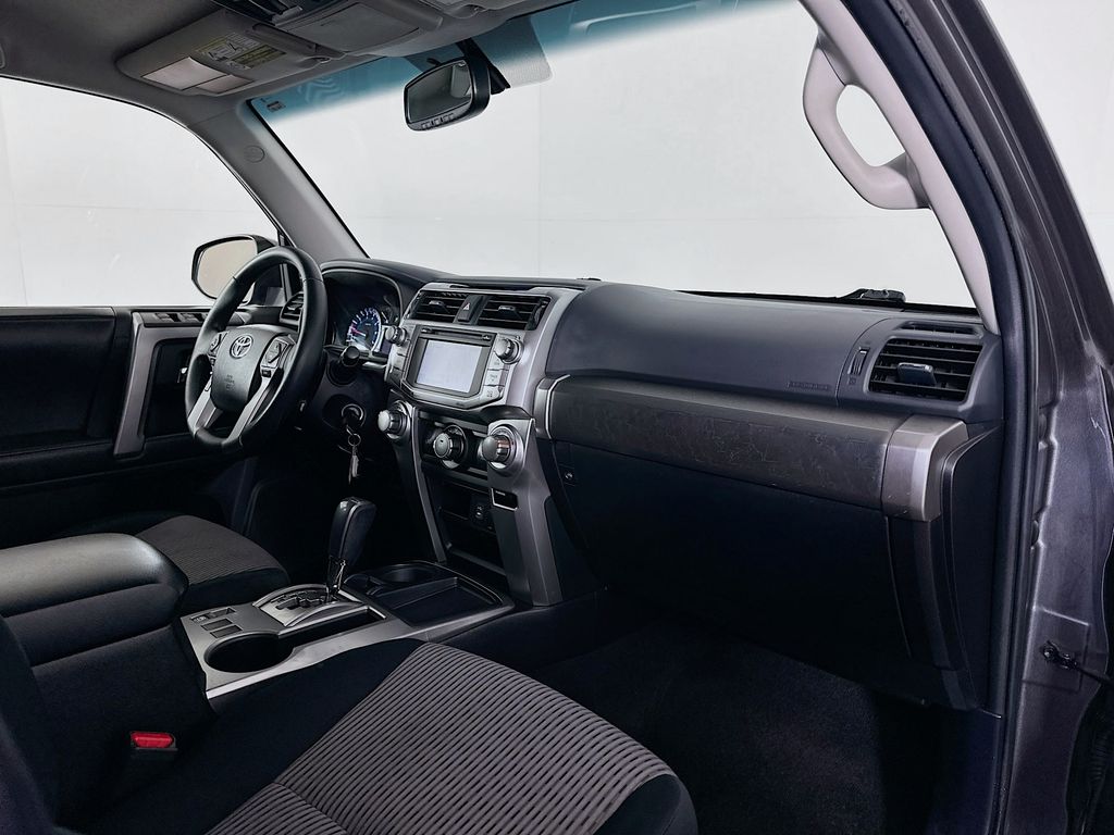 Thumbnail: 2015 Toyota 4Runner - 29