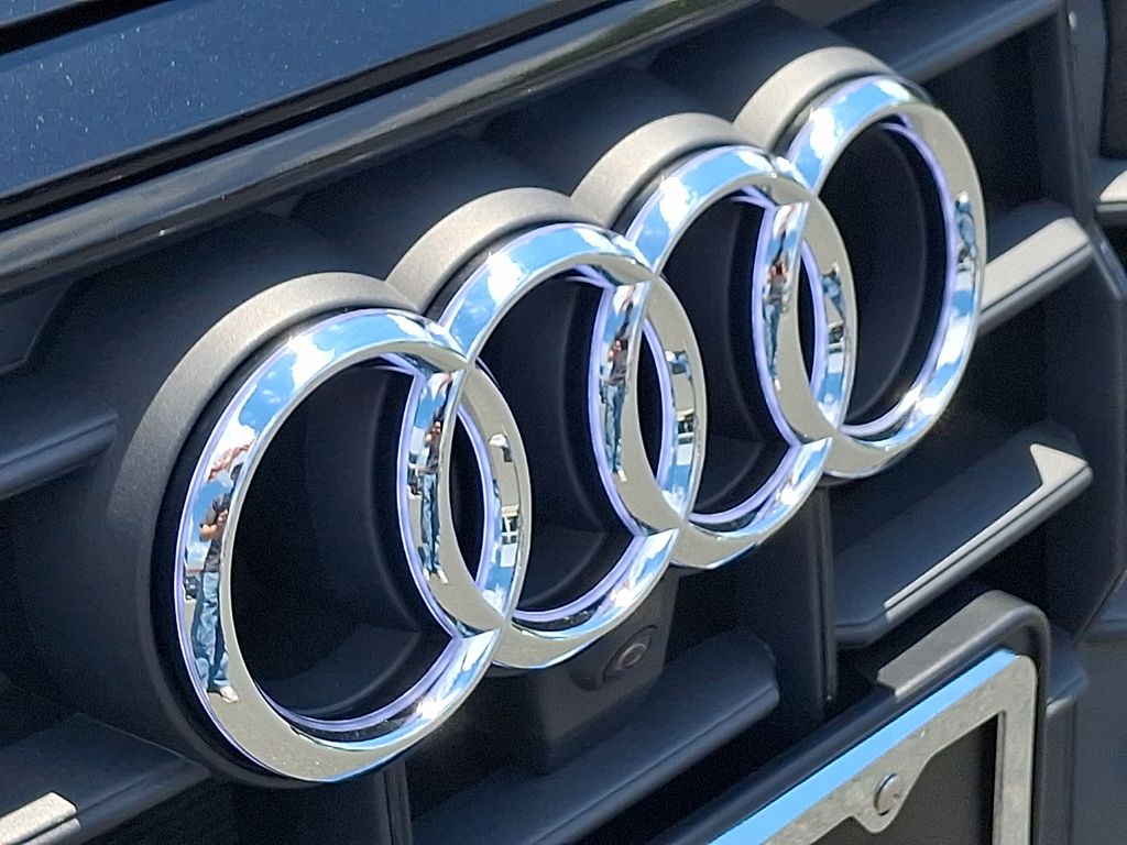 Thumbnail: 2023 Audi Q8 - 30